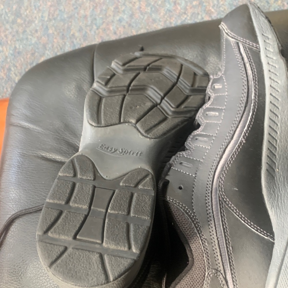 Easy Spirit Men's Dark Gray Sneakers - Picture 6 of 8
